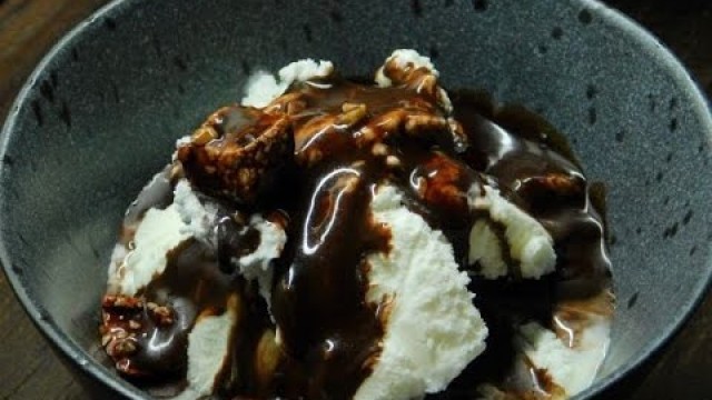 'ROCKY ROAD ICE CREAM TOPPING | AUSTRALIAN FOOD | AUSSIE GIRL CAN COOK'