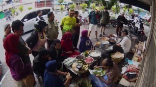 'Lee Seung Gi and Li Yihao Try Street Food Gudeg and Lupis In Yogyakarta'