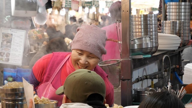 '광장시장 칼국수, 고향칼국수, 이영자 맛집, 넷플릭스, Famous Netflix Grandma noodles / 한국 길거리 음식 / Korean Street Food - 4K'