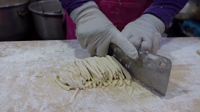 '$4 chopped noodles,  Famous Grandmother\'s cooking, Netflix Street Food, Korean Street Food'