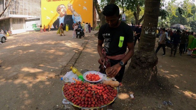 'UNIQUE Street Food Masala Strawberry Bhorta! Best Spicy Mix Tasty Snacks! BdFood of Dhaka University'