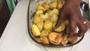 'How to make Garlic and herb Roast Potatoes'