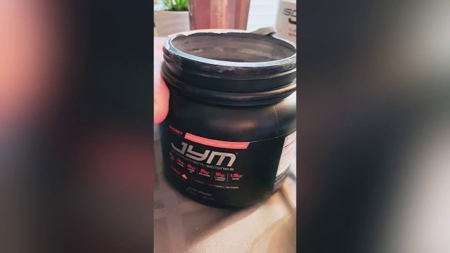 'POST WORKOUT RECOVERY JYM SUPPLEMENT | FITNESS BLENDER STAINLESS BOTTLE | #SHORTS | CATH CHAMP'