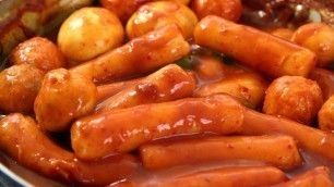 'Spicy rice cake (Tteokbokki: 떡볶이)'