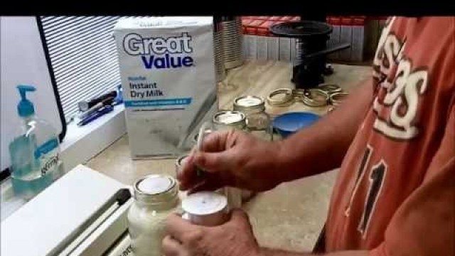 'Food Storage: Powdered Milk Vacuum Sealed in Mason Jars'