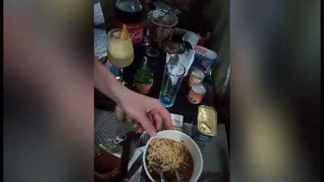 'EUROPEANS (VICE & DAVID) EATING FILIPINO JUNK FOODS