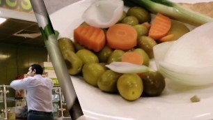 'Si kabayan hindi na nakatiis tumikim talaga NG hummus with kubos(Lebanese food)'