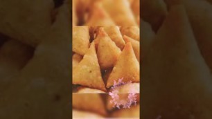 'Have you tried small samosa#shorts #viralvideo #shortsfeed #cooking #food #youtubeshorts#foryou'