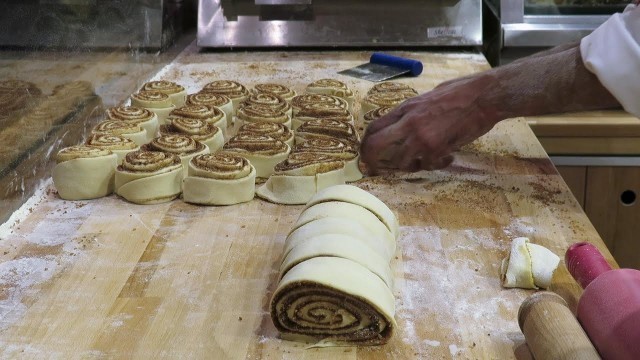 'London Street Food. Making Sweet Cinnamon Roll and Strudel'