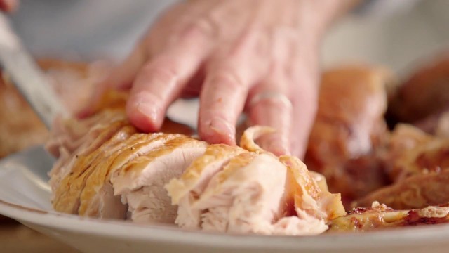 'M&S Christmas Food: How to prepare and carve a turkey'