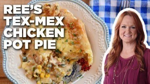 'Ree Drummond\'s Tex-Mex Chicken Pot Pie | The Pioneer Woman | Food Network'