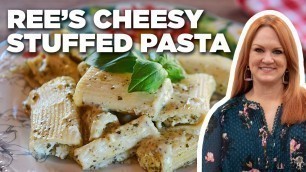 'Ree Drummond\'s INSANE Cheesy Stuffed Pasta Pie | The Pioneer Woman | Food Network'