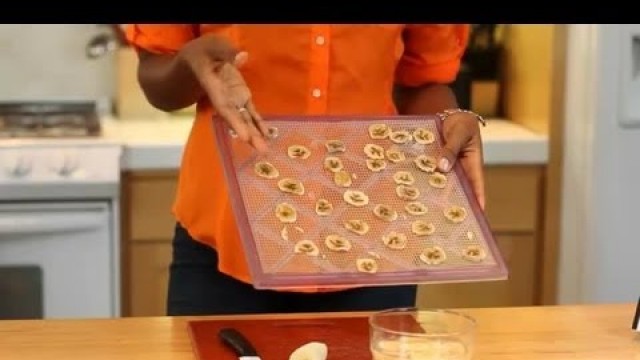 'How to Make Banana Chips With a Food Dehydrator : Veggies & Fruit'