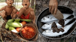 'Primitive Technology: Two Little Boys Fry Fish For Food-Eating Delicious'