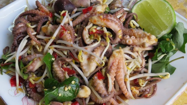 'Octopus With Spicy Sauce Recipe / Quick And Easy Cooking / Cambodian Homemade Food'