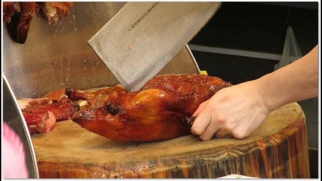 'Hong Kong Street Food - Chopping Roasted Ducks Roasted Pigs & Chickens in Sham Shui Po 朗益燒味工房'