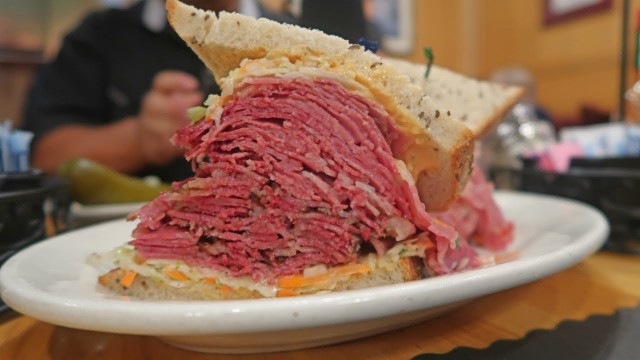 'Is Katz\'s New York’s BEST Deli Sandwich ? Food Challenge !'