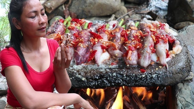'Grilled long beans in Octopus with Peppers on The Rock for Food in Jungle ep 10'