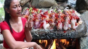 'Grilled long beans in Octopus with Peppers on The Rock for Food in Jungle ep 10'