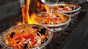 'Korea Street Food - Amazing SEAFOOD RAMEN , Steamed octopus  / 라면인가 ! 해물탕인가 ! / Spicy Seafood Ramen'