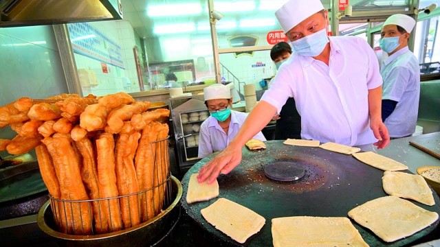 'SOY MILK KING of TAIWAN - TAIPEI Street Food : World\'s BEST Breakfast?! TAIWANESE STREET FOOD 2020'