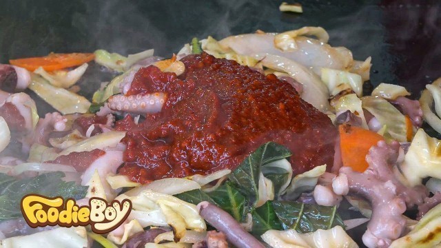 '낙지볶음 / Stir-Fried Octopus - Korean Street Food / 진해 군항제 경화역 길거리 음식'