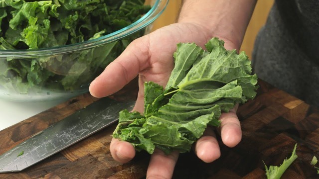 'Tasty Kale Chips Made in The Dehydrator'
