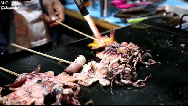 'Indonesian Street Food || octopus grill || gurita bakar'