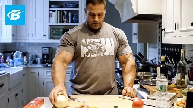 'How a Bodybuilder Eats to Build Muscle | IFBB Pro Evan Centopani'