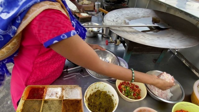 'She is been Selling Mouthwatering Paratha\'s in Surat Since Last 12 Years | Indian Street Food'