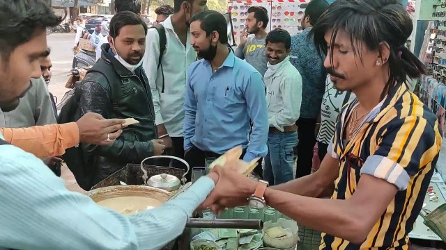 'India\'s Famous Dolly Chaiwala ( Tea Seller ) | Selling Tea in a Rajnikanth Style |Indian Street Food'