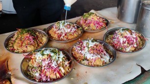 'India’s First Vadapav Chaat | Spicy Unique Chaat | Indian Street Food'