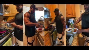 'BODYBUILDING LEGEND DEXTER JACKSON COOKING HIS FAVORITE CONTEST MEAL CREAMY BEEF BROWN RICE PASTA'