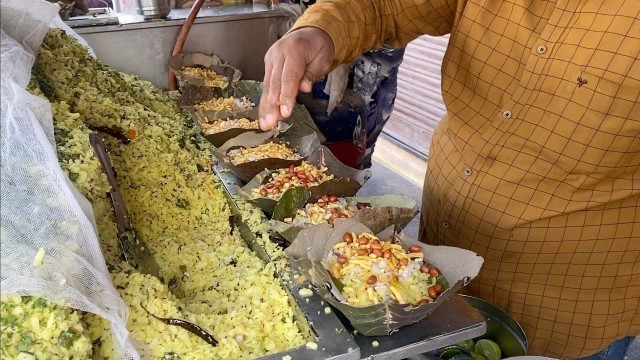 'Poha Served in Leaf Plate | Gwalior\'s Famous Panwadi Poha | Indian Street Food'