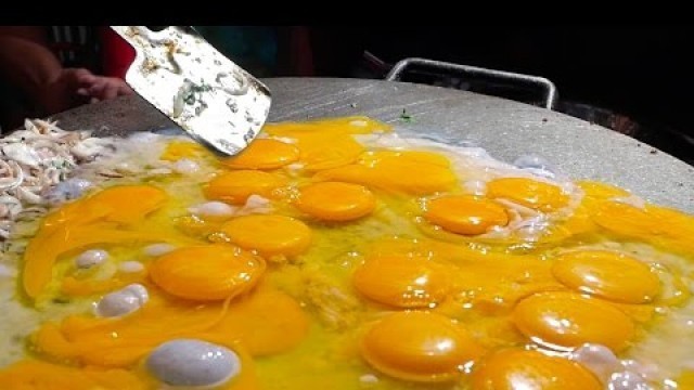 'Indian Street Food - The BIGGEST Scrambled Egg Ever!'