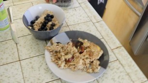 'BODYBUILDING BREAKFAST | MEAL PREP | HOW TO MAKE PROTEIN OATMEAL'