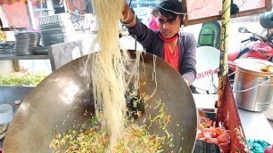 'VEG CHOWMEIN POPULAR STREET FOOD| DELHI STREET FOOD | INDIAN STREET FOOD'
