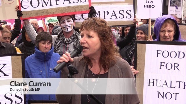 'Hundreds chant \'sack Compass\' at Dunedin hospital food protest'