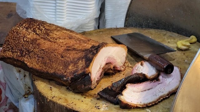 'Cutting Giant Roasted Pork Belly，Crispy & Juicy #HongKong Iconic Street Food#叉燒#燒鴨#油鷄#切鷄#深水埗#禮記#香港美食'