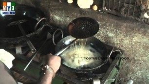 'PURI | Puffy Poori| FAMOUS BREAKFAST IN INDIA | Rajahmundry Street Food street food'