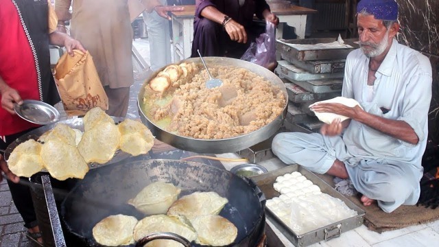 'Hyderabadi CHOLE BHATURE | Al Naseeb Halwa Poori Street Food Of Hyderabad Pakistan | HALWA PURI'
