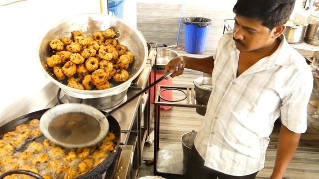 'Crispy Medu Vada Recipe Making Restaurant Style | Rk Tiffins At Rajahmundry | Indian Street Food'
