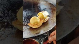 'Gali Gali mei vada pav || Mumbai food || Street food'