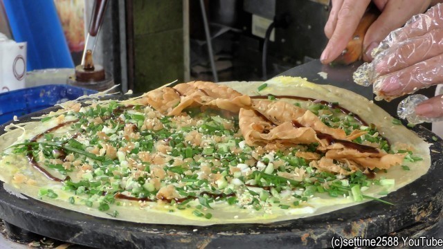 'The Chinese Crepe from Mongolia of Tai O Village. Hong Kong Street Food'