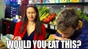 'TRYING WEIRD AUSTRALIAN FOOD - Queen Victoria Market Review'