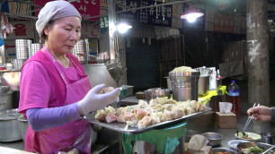'Netflix Seoul Grandma Noodles / Korean Street Food'